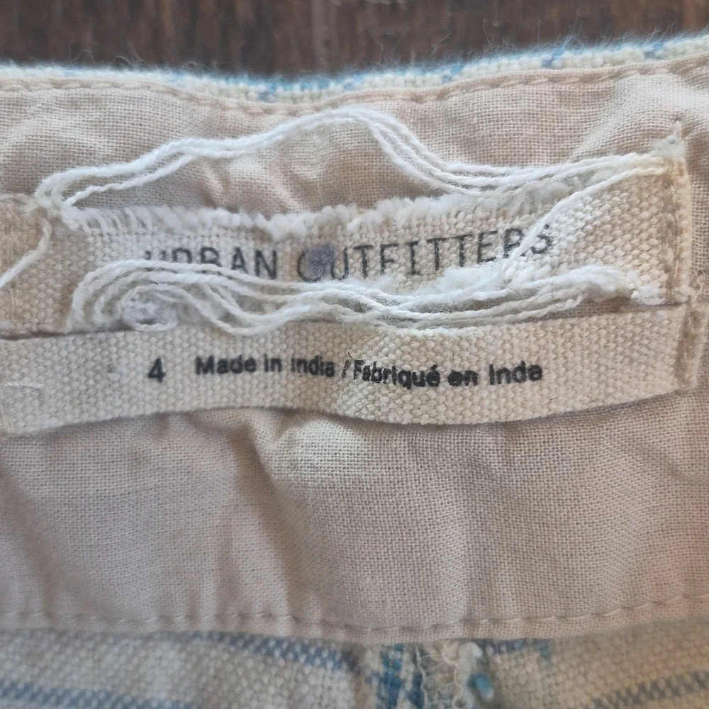 URBAN OUTFITTERS Eva Ikat Ethnic Print Belted Boho Shorts 4/S Small UO